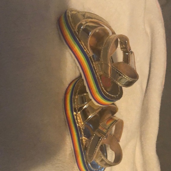 Olivia Miller toddler gold  platform sandals - Picture 2 of 2